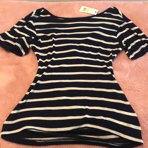 Super cute, light ribbed material dress/casual T.